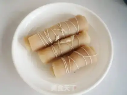 Make Red yeast paste meat roll step 3