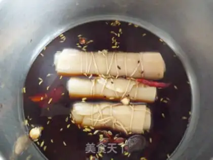 Make Red yeast paste meat roll step 4