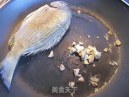 Make Pan-fried fish and braised tofu step 1