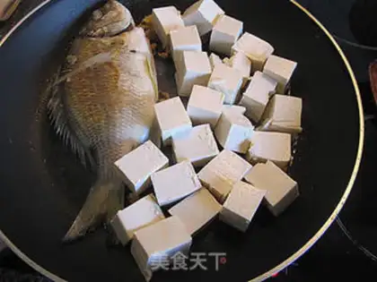 Make Pan-fried fish and braised tofu step 2