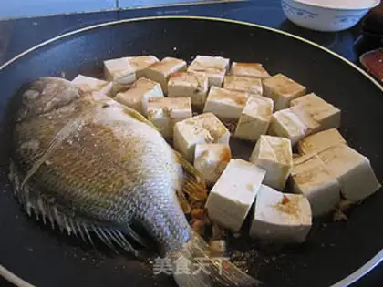 Make Pan-fried fish and braised tofu step 3