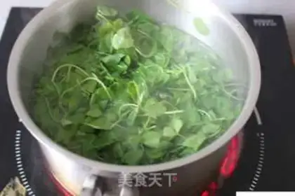Make straw cake step 1