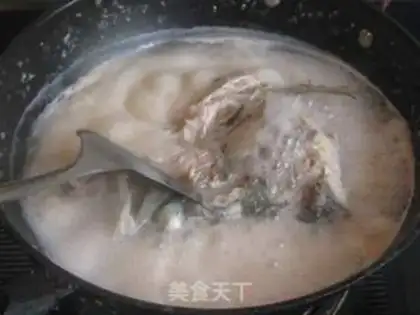 Make Spring bamboo shoots, tofu and perch head soup step 4