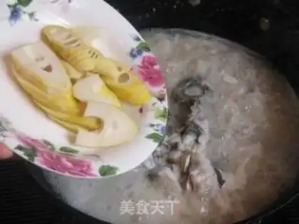 Make Spring bamboo shoots, tofu and perch head soup step 5