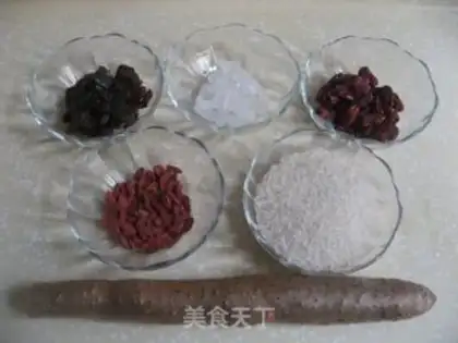 Make Yams and red dates porridge step 0