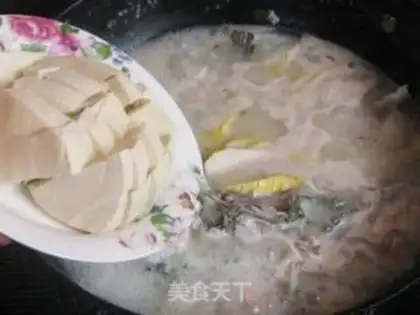 Make Spring bamboo shoots, tofu and perch head soup step 6