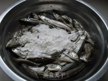 Make fried small fish step 2