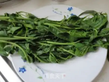 Make Cold noodles with Chinese toon and sesame sauce step 0