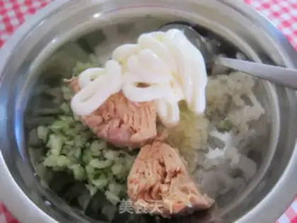 Make Golden Triangle Rice Ball step 2
