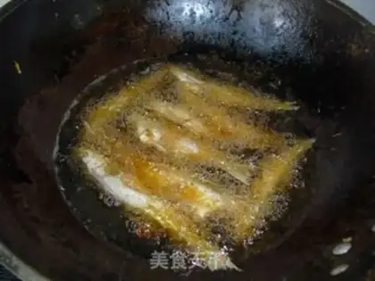 Make fried small fish step 4