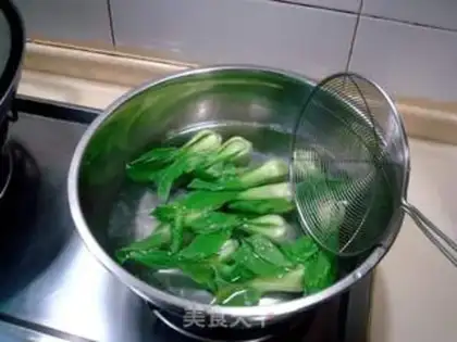 Make Stewed cabbage with mushroom in oyster sauce step 2