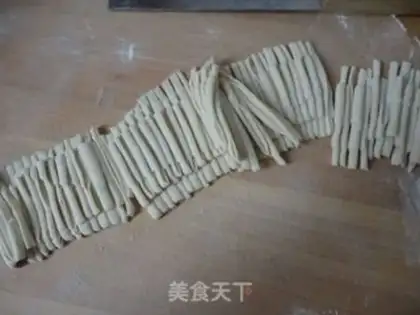 Make Cold noodles with Chinese toon and sesame sauce step 6
