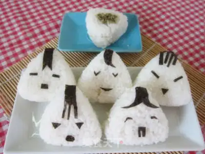 Make Golden Triangle Rice Ball step 9