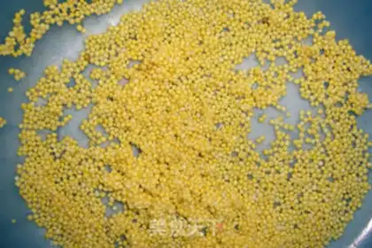 Make Grape, apple and yellow rice porridge step 1