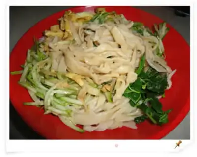 Make Cold noodles with Chinese toon and sesame sauce step 10