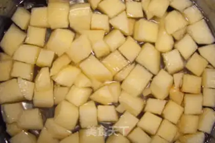Make Grape, apple and yellow rice porridge step 2