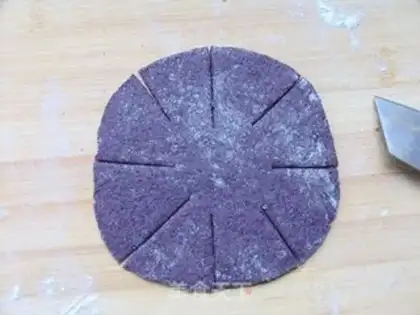 Make Black rice bean paste and chrysanthemum bun step 5