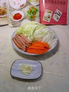 Make stir-fried three shredded cabbage step 1