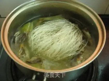 Make pickled vegetable, salted fish and vermicelli pot step 5