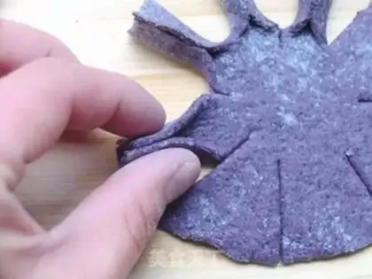 Make Black rice bean paste and chrysanthemum bun step 6