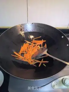 Make stir-fried three shredded cabbage step 3