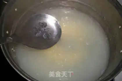 Make Grape, apple and yellow rice porridge step 4