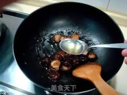 Make Stewed cabbage with mushroom in oyster sauce step 11