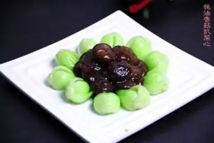 Make Stewed cabbage with mushroom in oyster sauce step 12