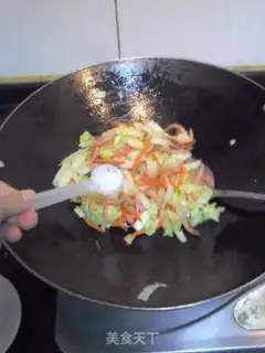 Make stir-fried three shredded cabbage step 6