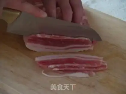 Make lettuce and bacon step 1