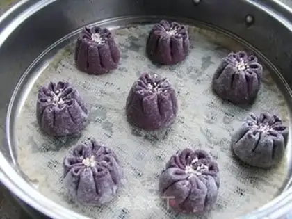 Make Black rice bean paste and chrysanthemum bun step 12
