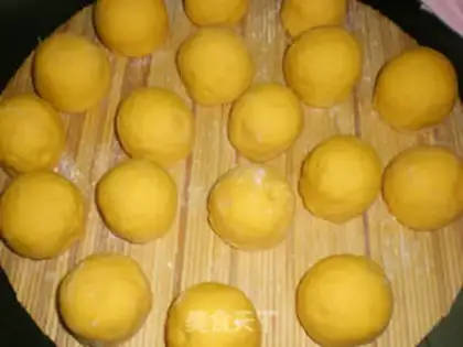 Make Pumpkin bean paste bun step 11