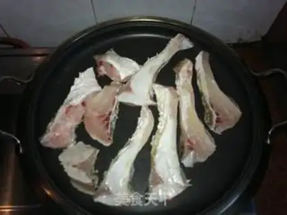 Make Pan-fried fish belly step 1