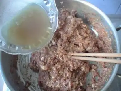 Make Sophora japonica meatball soup step 6