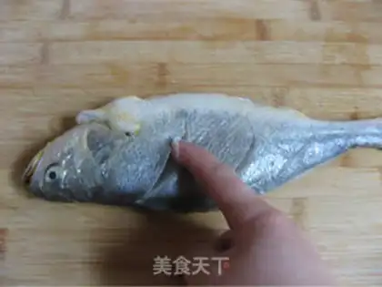 Make Steamed yellow croaker step 2