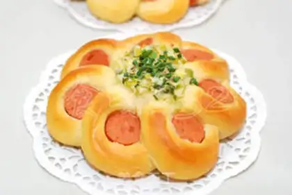 Make Plum Blossom and Chives Hot Dog step 9
