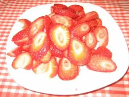 Make Milk strawberry omelet step 1