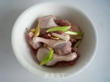 Make Roasted duck with flower carving step 0