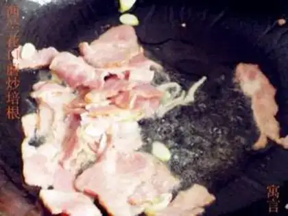 Make stir-fried bacon with broccoli and mushroom step 3