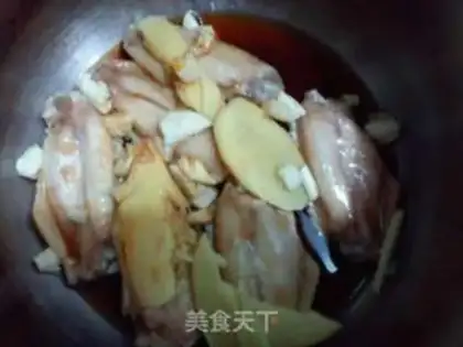 Make Chicken wings in soy sauce step 1