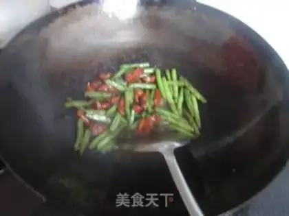 Make Braised noodles with green beans step 5