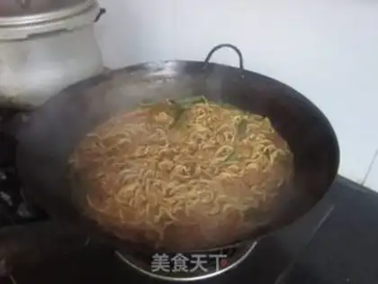 Make Braised noodles with green beans step 9