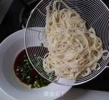 Make Mixed noodles with scallion oil step 6