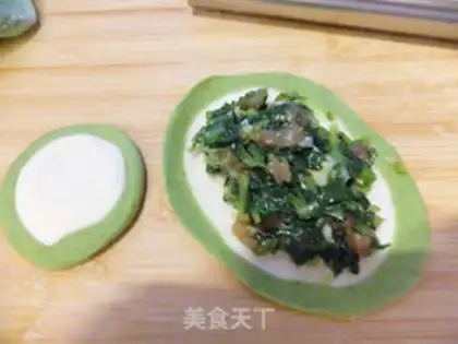 Make Steamed dumplings with willow leaves step 2
