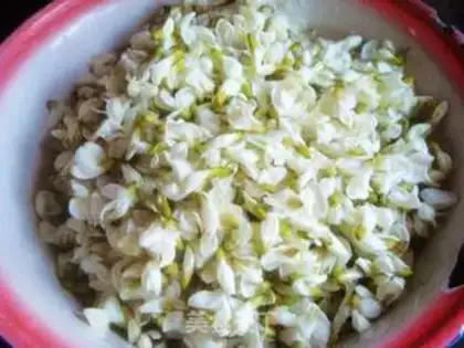 Make Sophora japonica egg cake step 0