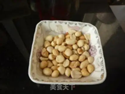 Make peanut with bitter chrysanthemum step 3