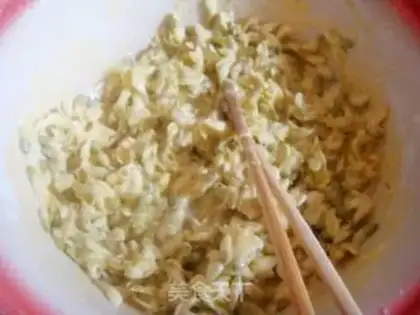 Make Sophora japonica egg cake step 5