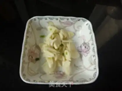 Make peanut with bitter chrysanthemum step 4