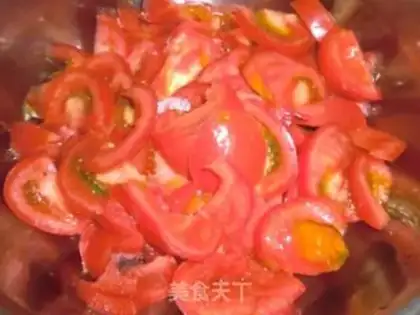 Make Mixed noodles with tomatoes, eggs and vegetables step 1