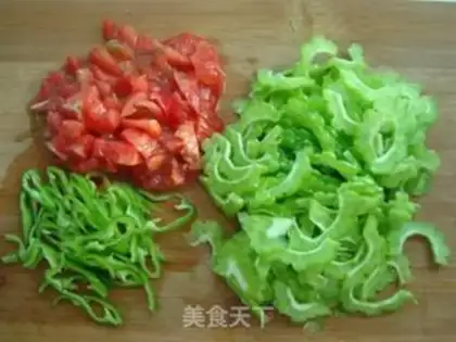 Make stir-fried bitter gourd step 2